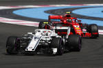 Foto zur News: Charles Leclerc (Sauber) und Kimi Räikkönen (Ferrari)