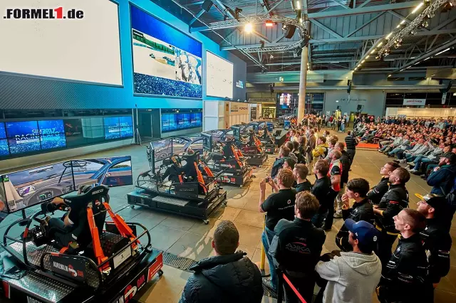 Foto zur News: ADAC SimRacing Expo: eSports-Kulisse mit Live-Übertragung