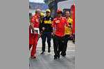 Foto zur News: Jock Clear, Nico Hülkenberg (Renault) und Kimi Räikkönen (Ferrari)