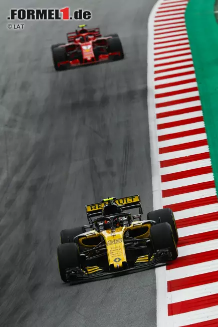 Foto zur News: Carlos Sainz (Renault) und Kimi Räikkönen (Ferrari)