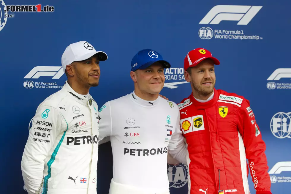 Foto zur News: Valtteri Bottas (Mercedes), Lewis Hamilton (Mercedes) und Sebastian Vettel (Ferrari)