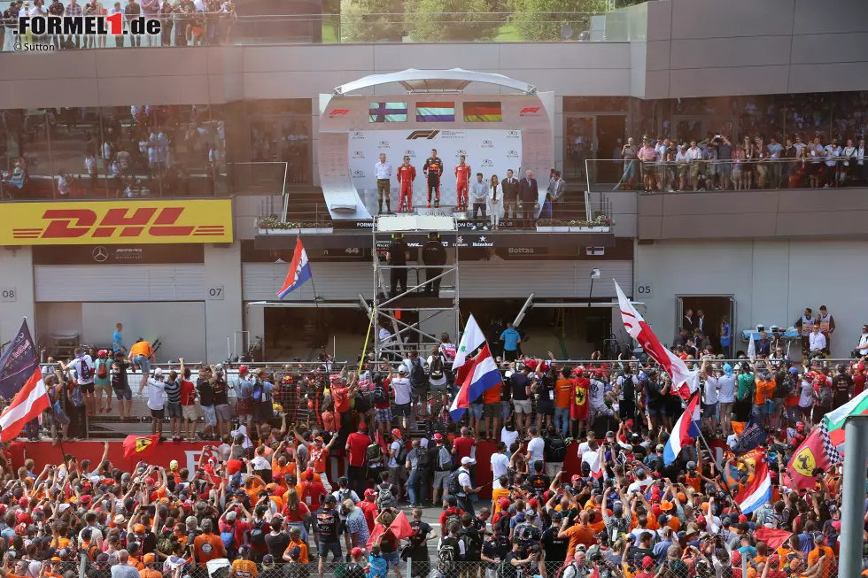 Foto zur News: Kimi Räikkönen (Ferrari), Max Verstappen (Red Bull) und Sebastian Vettel (Ferrari)