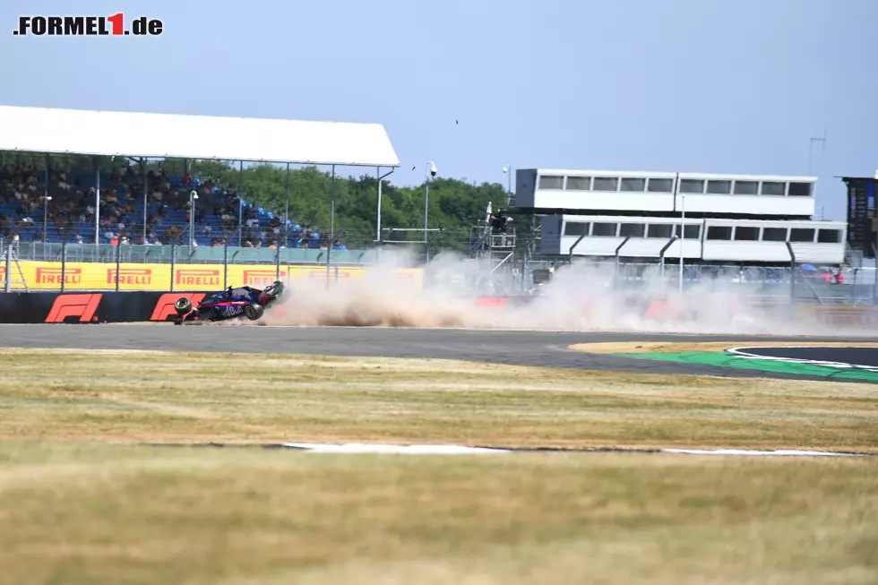 Foto zur News: ... zuvor raste er fast ungebremst in die Reifenstapel von Kurve 6.