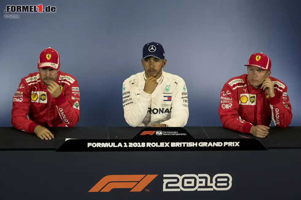 Foto zur News: Sebastian Vettel (Ferrari), Lewis Hamilton (Mercedes) und Kimi Räikkönen (Ferrari)