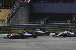 Foto zur News: Kevin Magnussen (Haas), Romain Grosjean (Haas) und Charles Leclerc (Sauber)