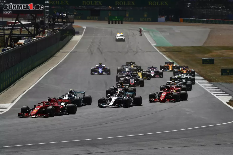 Sebastian Vettel (Ferrari), Valtteri Bottas (Mercedes), Lewis Hamilton (Mercedes), Kimi Räikkönen (Ferrari), Daniel Ricciardo (Red Bull) und Max Verstappen (Red Bull) Foto zur News: Sebastian Vettel (Ferrari), Valtteri Bottas (Mercedes), Lewis Hamilton (Mercedes), Kimi Räikkönen (Ferrari), Daniel Ricciardo (Red Bull) und Max Verstappen (Red Bull)