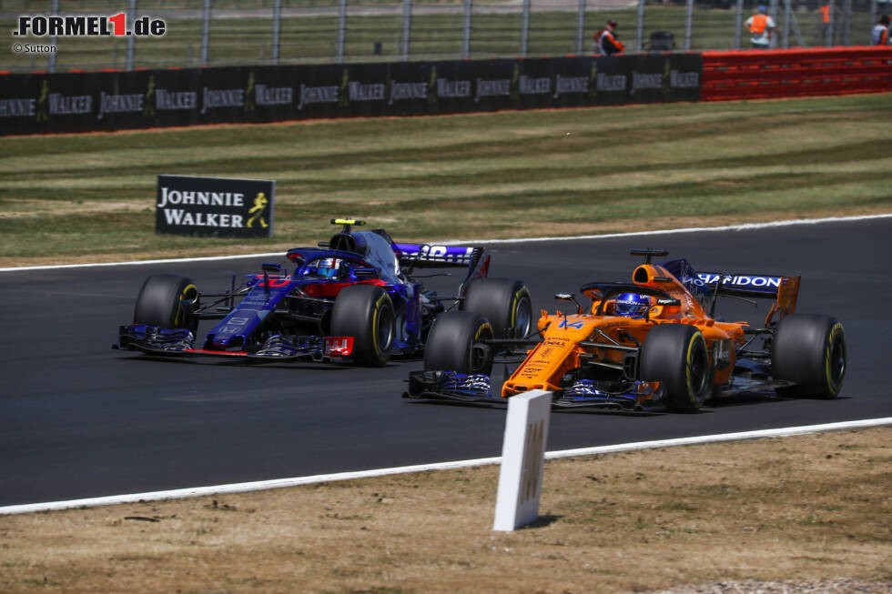 Foto zur News: Pierre Gasly (Toro Rosso) und Fernando Alonso (McLaren)
