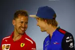 Foto zur News: Sebastian Vettel (Ferrari) und Brendon Hartley (Toro Rosso)