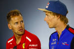 Foto zur News: Sebastian Vettel (Ferrari) und Brendon Hartley (Toro Rosso)