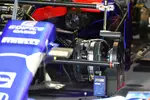 Foto zur News: Vorderradaufhängung und Bremse des Toro Rosso