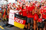 Foto zur News: Fans von Sebastian Vettel (Ferrari)