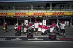 Foto zur News: Boxenstopptraining mit Charles Leclerc (Sauber)