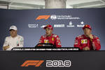 Foto zur News: Valtteri Bottas (Mercedes), Sebastian Vettel (Ferrari) und Kimi Räikkönen (Ferrari)