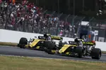 Foto zur News: Nico Hülkenberg (Renault) und Carlos Sainz (Renault)