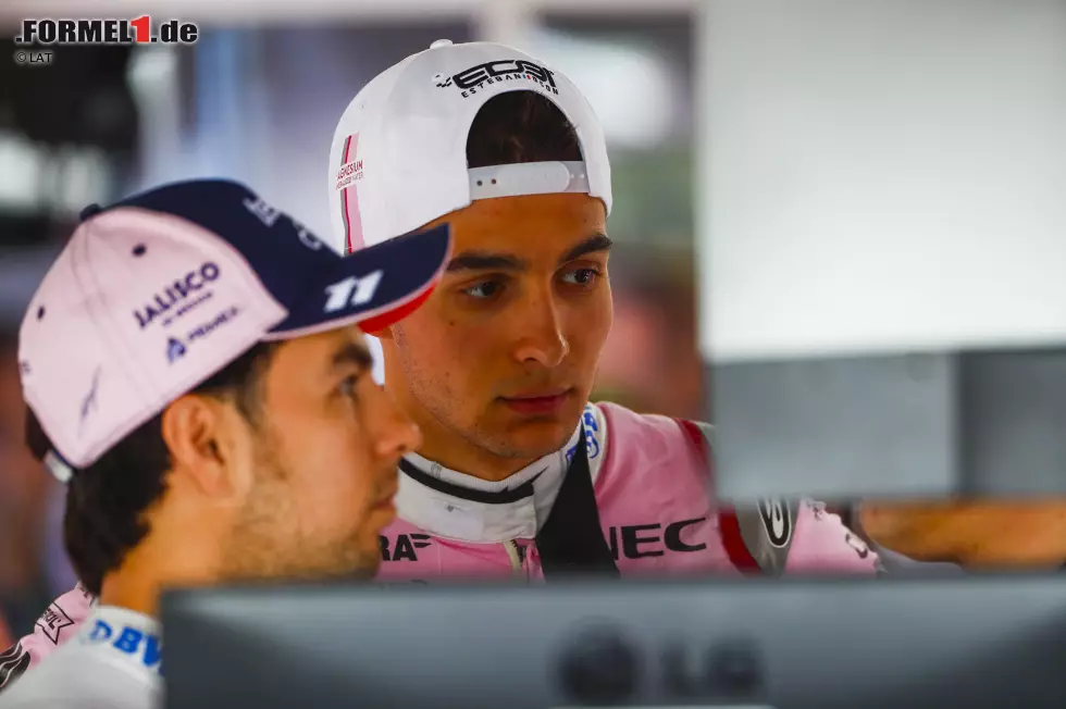 Foto zur News: Sergio Perez (Force India) und Esteban Ocon (Force India)