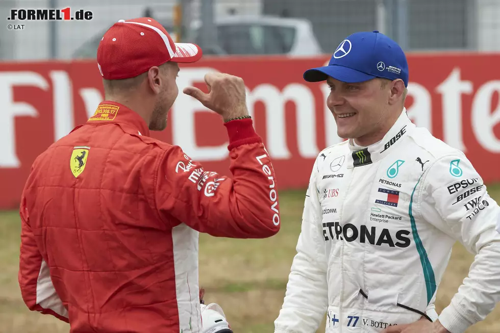 Foto zur News: Sebastian Vettel (Ferrari) und Valtteri Bottas (Mercedes)