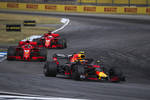 Foto zur News: Max Verstappen (Red Bull), Kimi Räikkönen (Ferrari) und Sebastian Vettel (Ferrari)