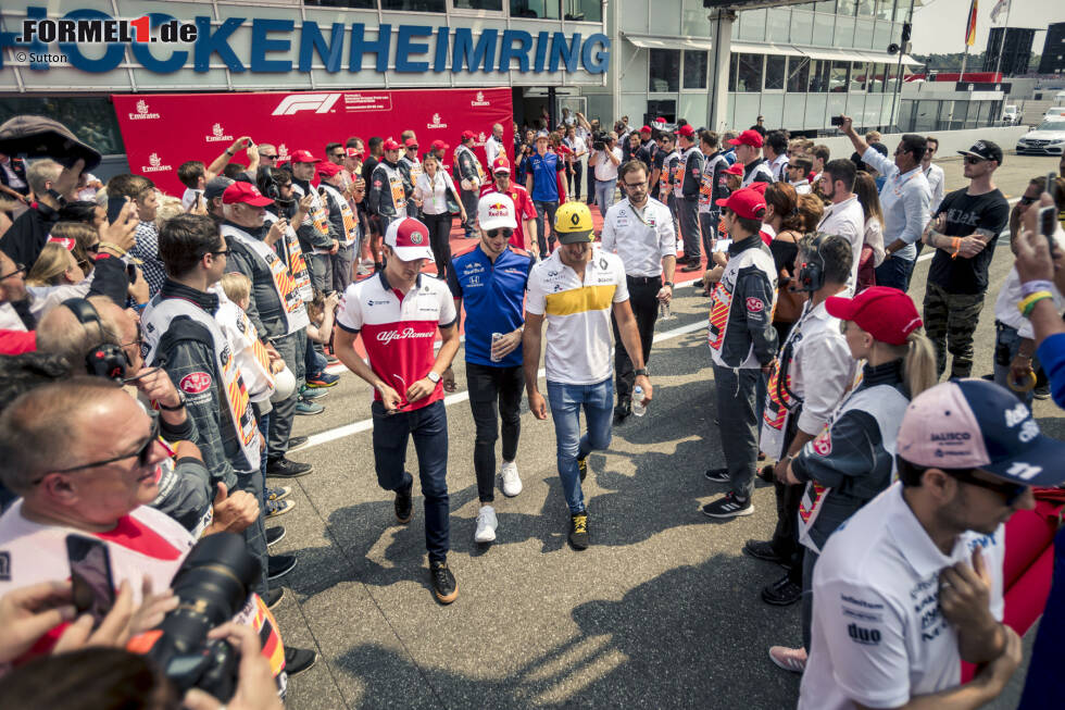 Foto zur News: Charles Leclerc (Sauber), Pierre Gasly (Toro Rosso) und Carlos Sainz (Renault)