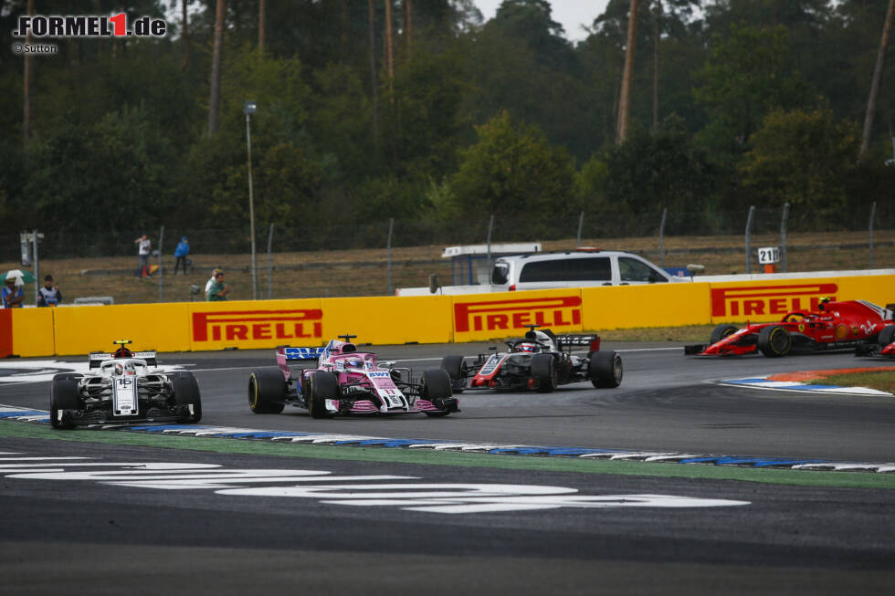Foto zur News: Charles Leclerc (Sauber) und Sergio Perez (Force India)