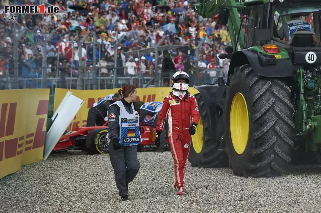 Foto zur News: Sebastian Vettel wird für seinen Fehler abgestraft. Jetzt durchklicken und nachlesen, wie die Redaktion ihre Noten begründet!