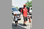 Foto zur News: Kimi Räikkönen mit Sohn Robin (Ferrari)