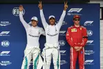 Foto zur News: Valtteri Bottas (Mercedes), Lewis Hamilton (Mercedes) und Kimi Räikkönen (Ferrari)