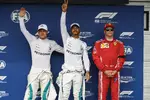 Foto zur News: Valtteri Bottas (Mercedes), Lewis Hamilton (Mercedes) und Kimi Räikkönen (Ferrari)