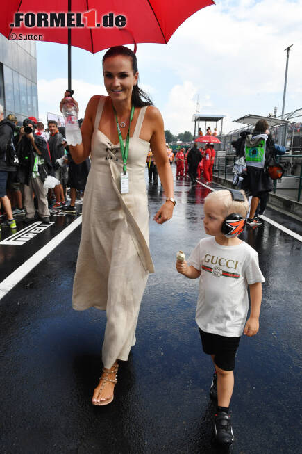 Foto zur News: Kimi Räikkönens Frau Minttu mit Sohn Robin