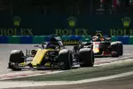 Foto zur News: Nico Hülkenberg (Renault) und Daniel Ricciardo (Red Bull)