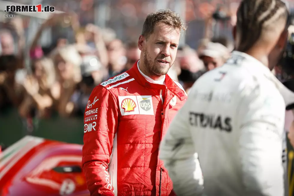 Foto zur News: Sebastian Vettel (Ferrari) und Lewis Hamilton (Mercedes)