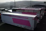 Foto zur News: Teamtrucks von Force India ohne Namensschriftzüge