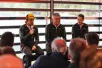 Foto zur News: Fernando Alonso (McLaren) und Stoffel Vandoorne (McLaren)