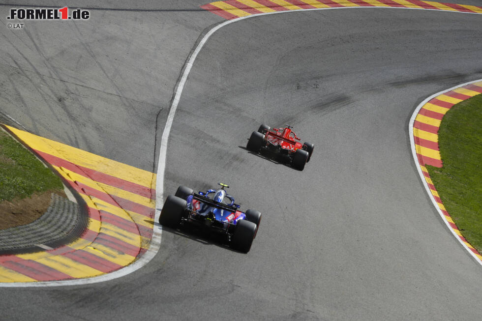 Foto zur News: Pierre Gasly (Toro Rosso) und Sebastian Vettel (Ferrari)