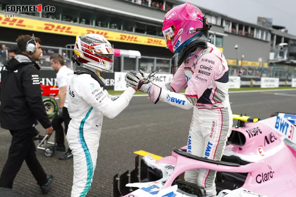 Foto zur News: Esteban Ocon (Racing Point) und Lewis Hamilton (Mercedes)