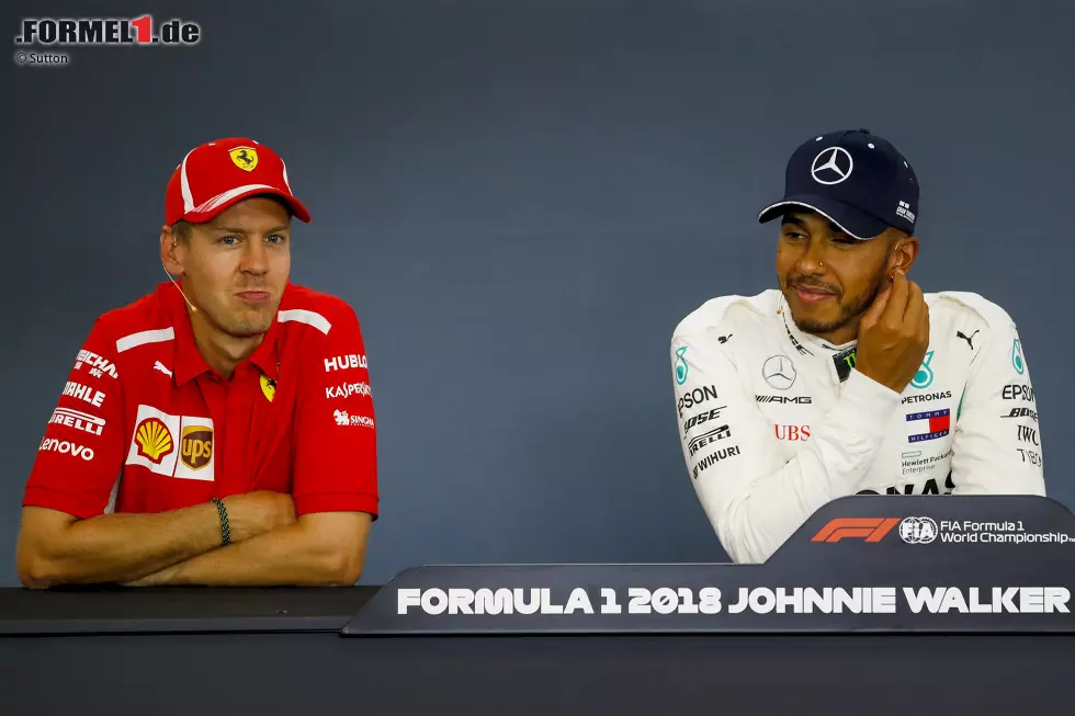 Foto zur News: Sebastian Vettel (Ferrari) und Lewis Hamilton (Mercedes)