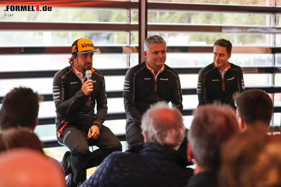 Foto zur News: Fernando Alonso (McLaren) und Stoffel Vandoorne (McLaren)