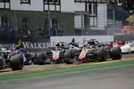 Foto zur News: Romain Grosjean (Haas) und Kevin Magnussen (Haas)