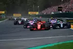 Foto zur News: Sebastian Vettel (Ferrari), Lewis Hamilton (Mercedes) und Esteban Ocon (Racing Point)