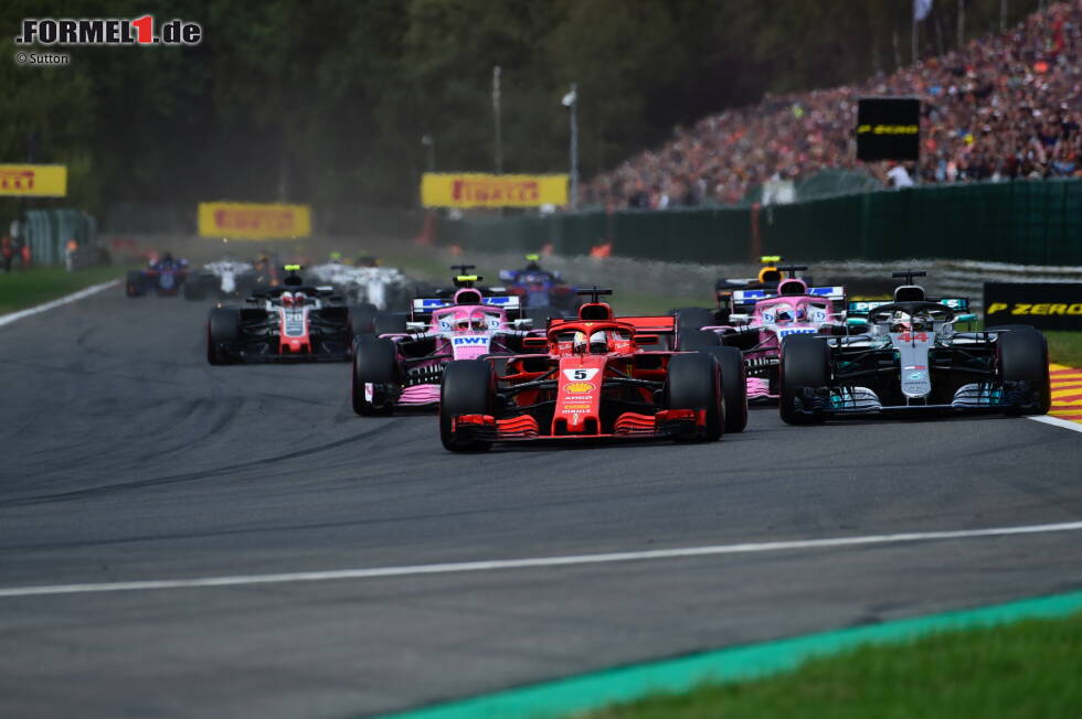Foto zur News: Sebastian Vettel (Ferrari), Lewis Hamilton (Mercedes) und Esteban Ocon (Racing Point)