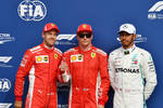 Foto zur News: Sebastian Vettel (Ferrari), Kimi Räikkönen (Ferrari) und Lewis Hamilton (Mercedes)