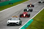 Foto zur News: Kimi Räikkönen (Ferrari), Lewis Hamilton (Mercedes) und Max Verstappen (Red Bull)