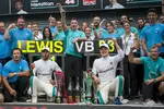 Foto zur News: Lewis Hamilton (Mercedes) und Valtteri Bottas (Mercedes)