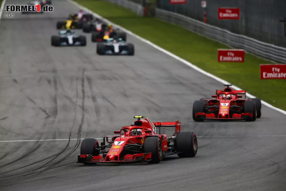 Foto zur News: Kimi Räikkönen (Ferrari) und Sebastian Vettel (Ferrari)