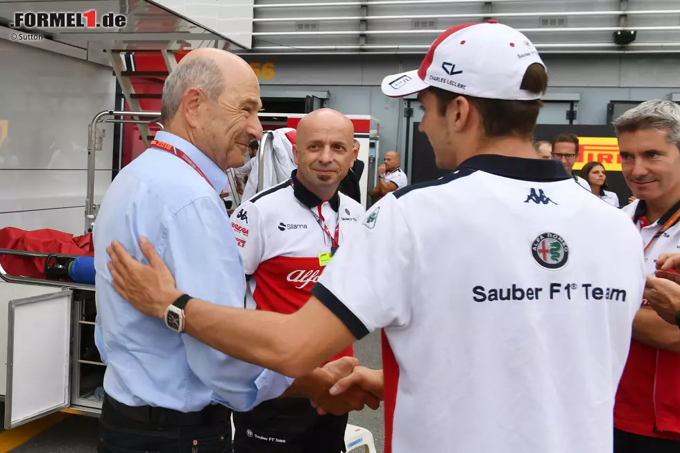 Foto zur News: Peter Sauber und Charles Leclerc (Sauber)