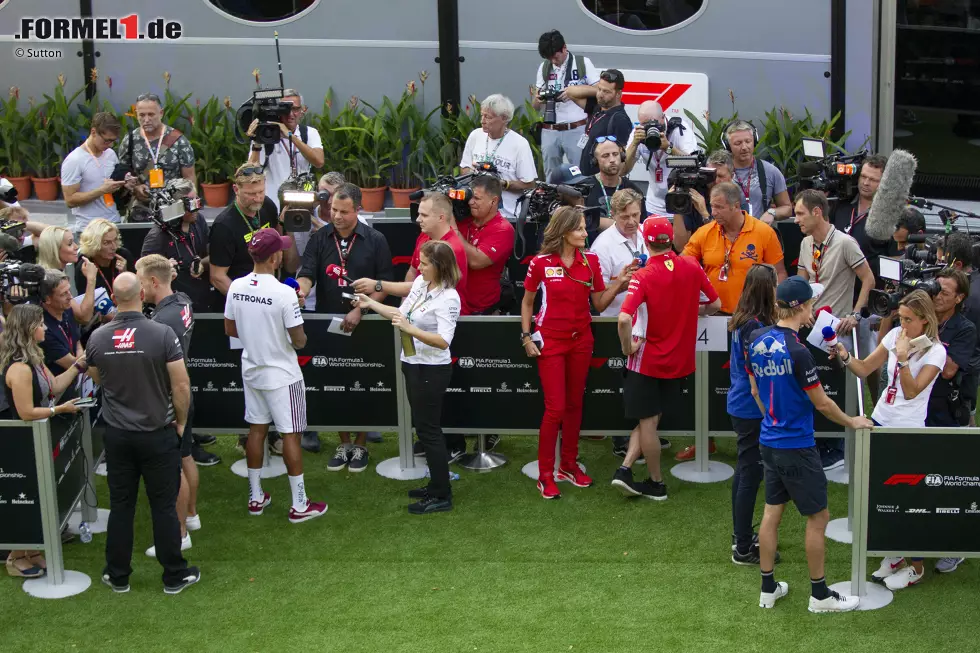 Foto zur News: Kevin Magnussen (Haas), Lewis Hamilton (Mercedes), Kimi Räikkönen (Ferrari) und Brendon Hartley (Toro Rosso)