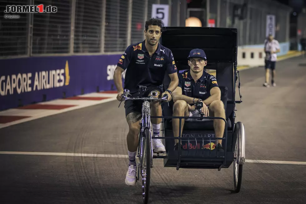 Foto zur News: Daniel Ricciardo (Red Bull) und Max Verstappen (Red Bull)