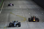 Foto zur News: Valtteri Bottas (Mercedes) und Daniel Ricciardo (Red Bull)