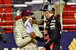 Foto zur News: Lewis Hamilton (Mercedes) und Max Verstappen (Red Bull)