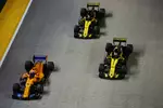 Foto zur News: Fernando Alonso (McLaren), Carlos Sainz (Renault) und Nico Hülkenberg (Renault)