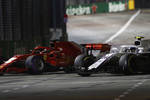 Foto zur News: Sebastian Vettel (Ferrari) und Sergei Sirotkin (Williams)